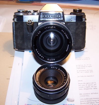 foto di fronte della macchinetta fotografica Praktica