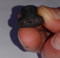 foto della guarnizione del galleggiante nella vaschetta del water